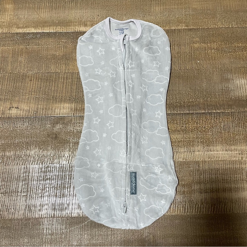 Gray Cloud and Star SwaddleMe infant Swaddle
